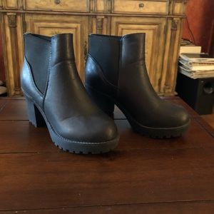 Black heeled boots